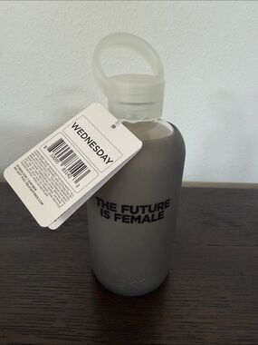 bkr Wednesday Future is Female Little 500ml